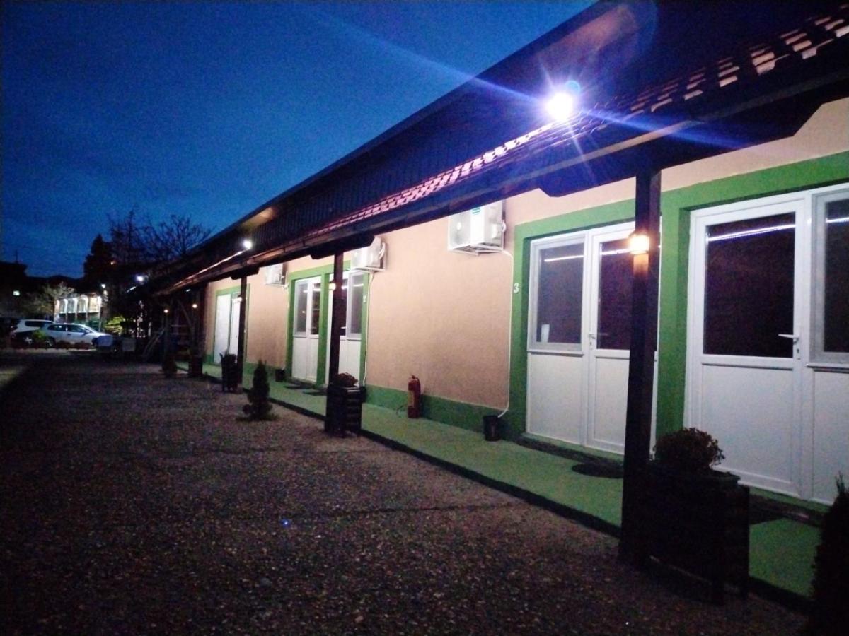 Fun Rooms Sobe Prenociste Borca Екстериор снимка