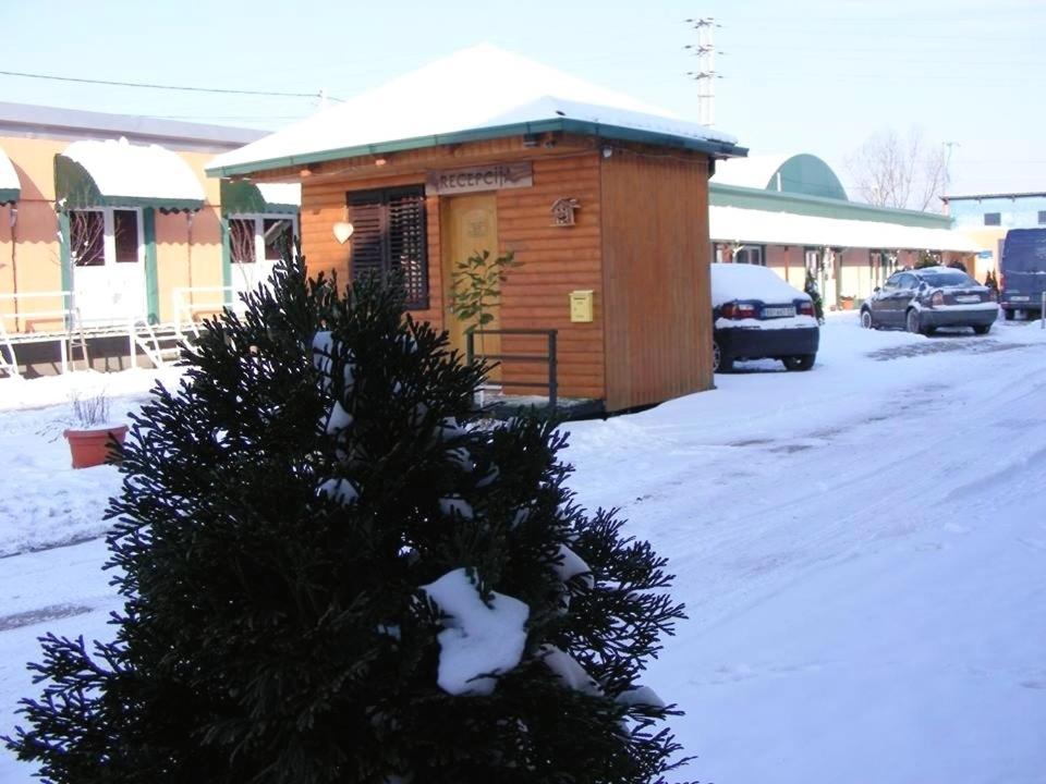 Fun Rooms Sobe Prenociste Borca Екстериор снимка